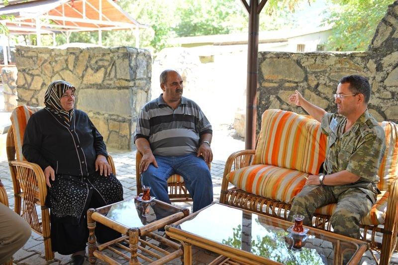 Hakkari'de oğlunun şehit olduğu yerden barış mesajı