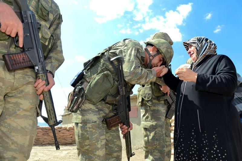 Hakkari'de oğlunun şehit olduğu yerden barış mesajı