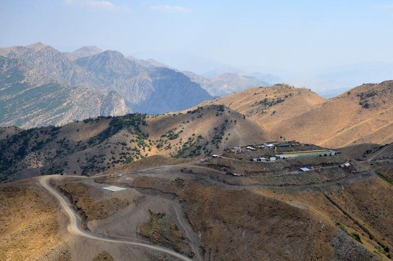 Hakkari'de oğlunun şehit olduğu yerden barış mesajı