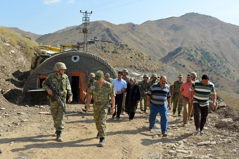 Hakkari'de oğlunun şehit olduğu yerden barış mesajı