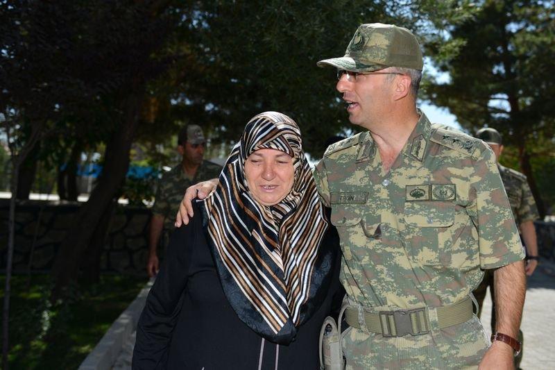 Hakkari'de oğlunun şehit olduğu yerden barış mesajı