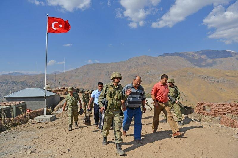 Hakkari'de oğlunun şehit olduğu yerden barış mesajı