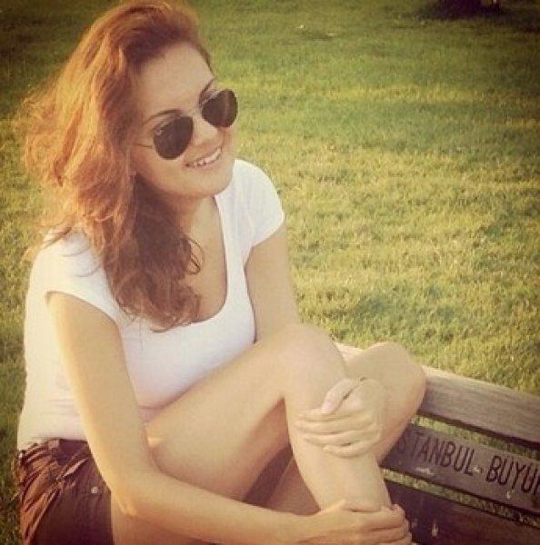 Simge Fıstıkoğlu ablası Sinem'in programına konuk oldu