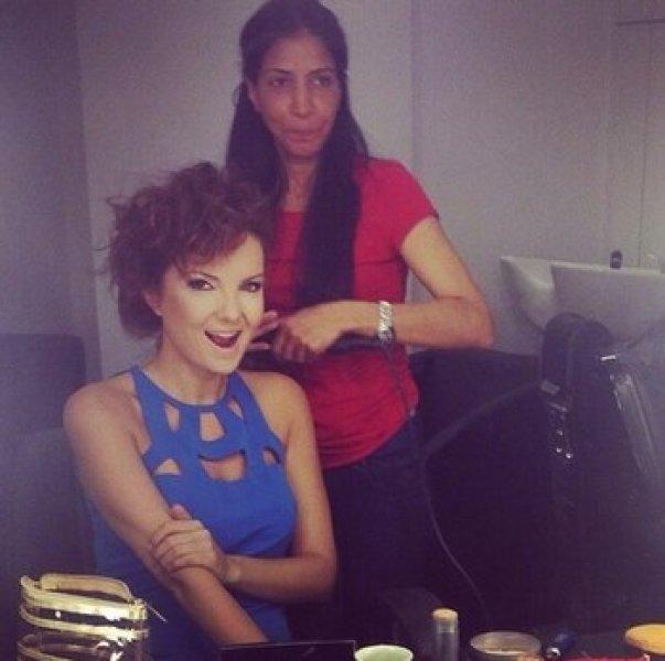 Simge Fıstıkoğlu ablası Sinem'in programına konuk oldu