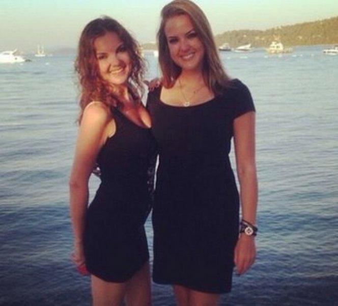 Simge Fıstıkoğlu ablası Sinem'in programına konuk oldu