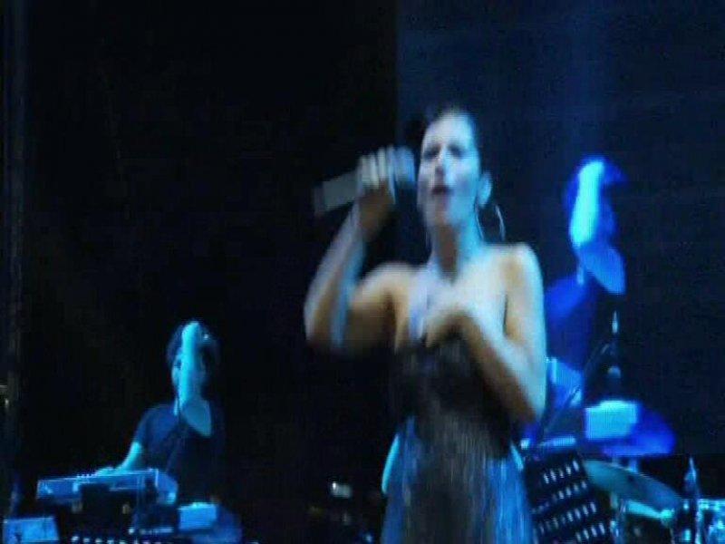 İrem Derici hayranlarını coşturdu