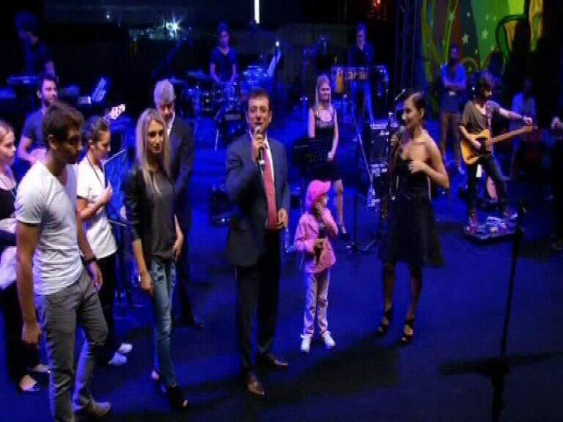 İrem Derici hayranlarını coşturdu