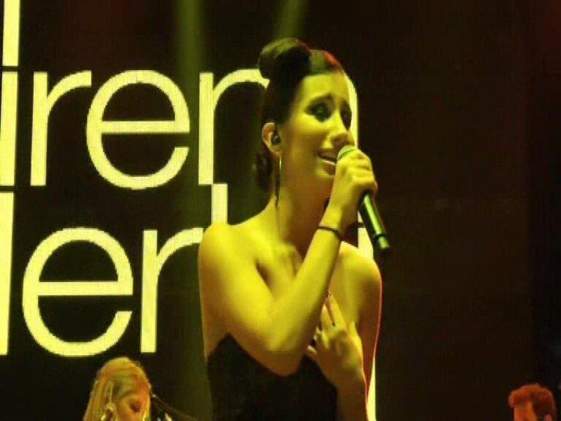 İrem Derici hayranlarını coşturdu