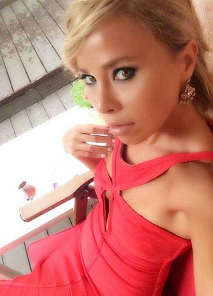 Ümit Erdim sevgilisiyle el ele