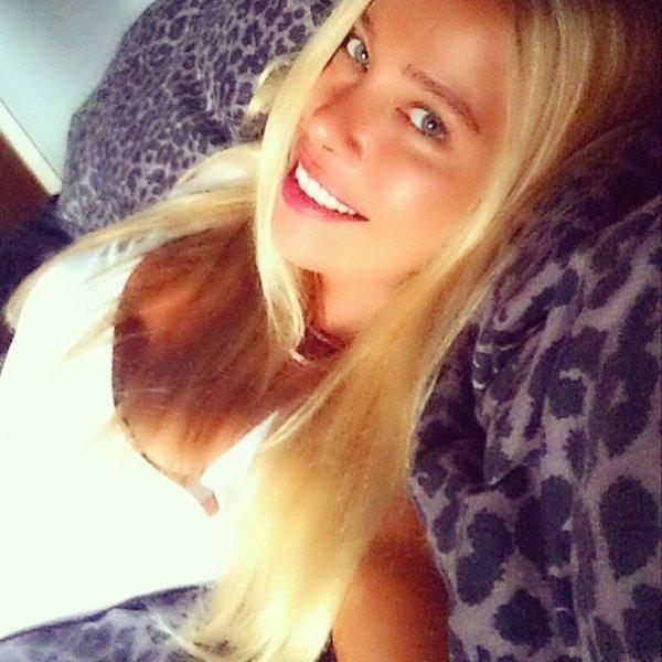 Ümit Erdim sevgilisiyle el ele