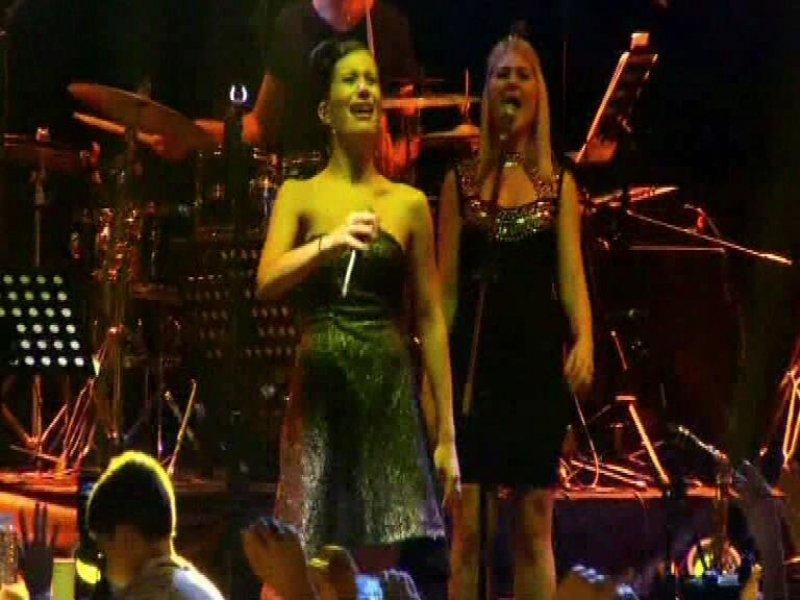 İrem Derici hayranlarını coşturdu