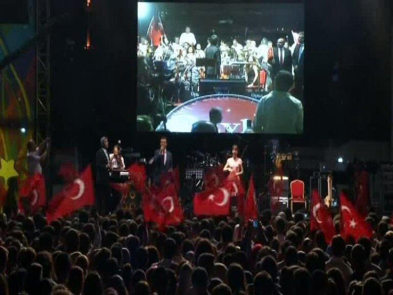 İrem Derici hayranlarını coşturdu