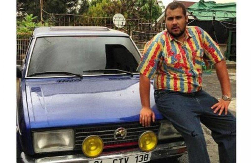 Ümit Erdim sevgilisiyle el ele