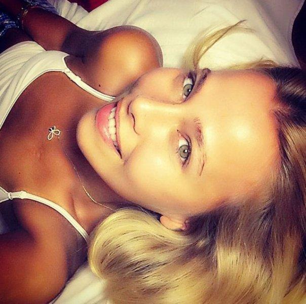 Ümit Erdim sevgilisiyle el ele