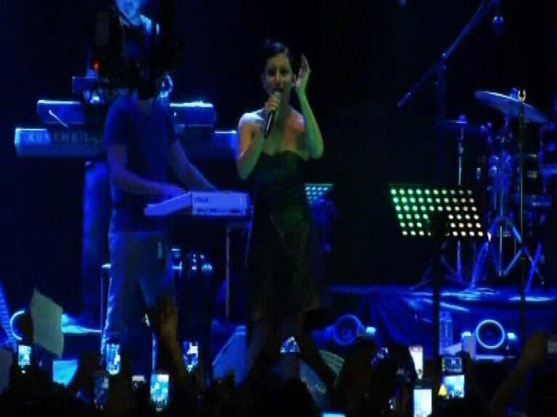 İrem Derici hayranlarını coşturdu