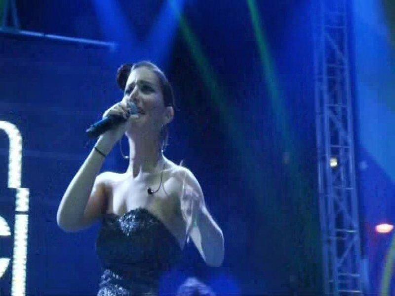 İrem Derici hayranlarını coşturdu