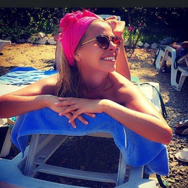 Ümit Erdim sevgilisiyle el ele