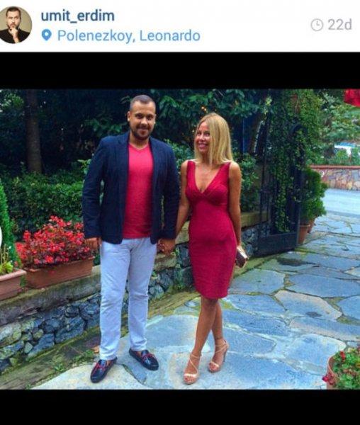 Ümit Erdim sevgilisiyle el ele