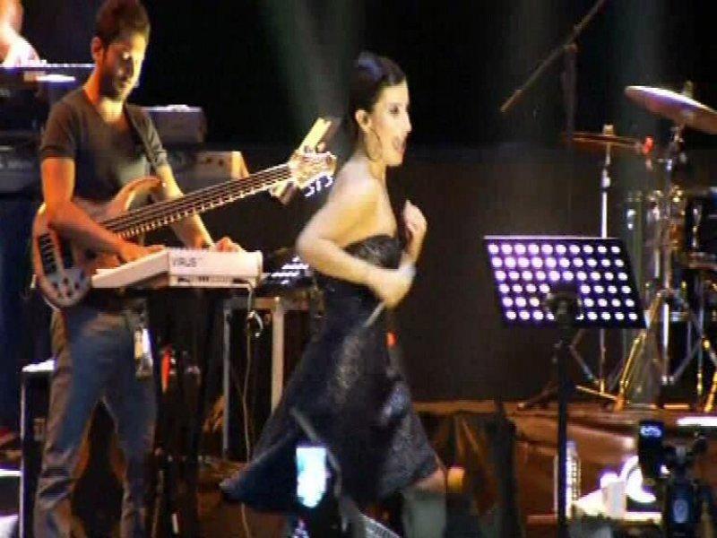 İrem Derici hayranlarını coşturdu