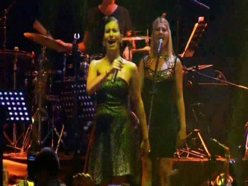 İrem Derici hayranlarını coşturdu