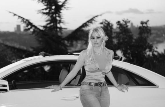 Kedicik Gülşah'tan bikinili fotoğraf