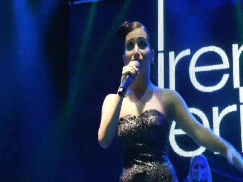 İrem Derici hayranlarını coşturdu