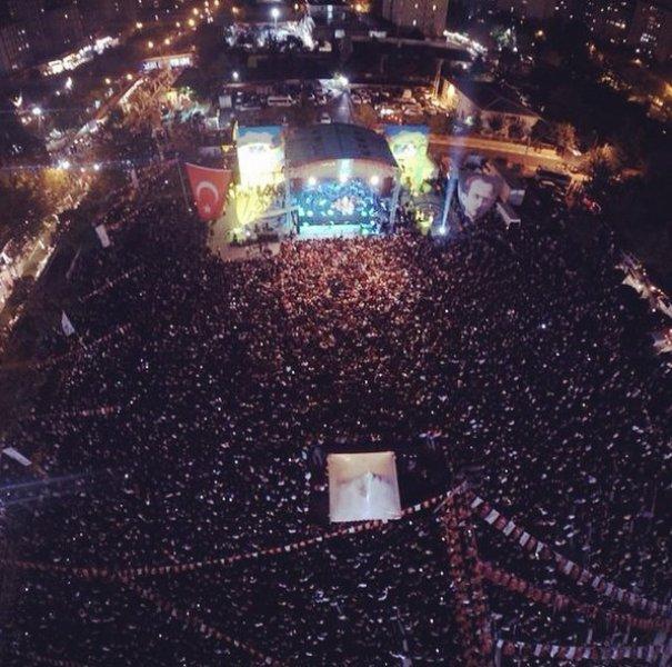 İrem Derici hayranlarını coşturdu