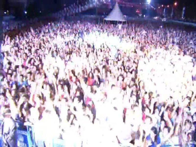 İrem Derici hayranlarını coşturdu