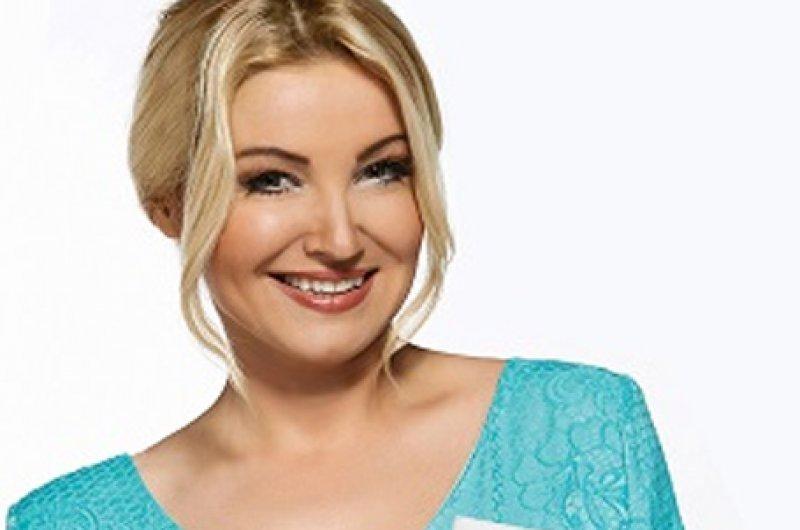 Zahide Yetiş canlı yayında kına gecesi yaptı