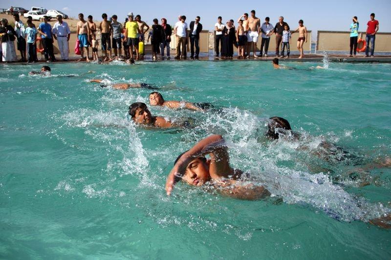 Keban Baraj Gölü'nde havuz keyfi