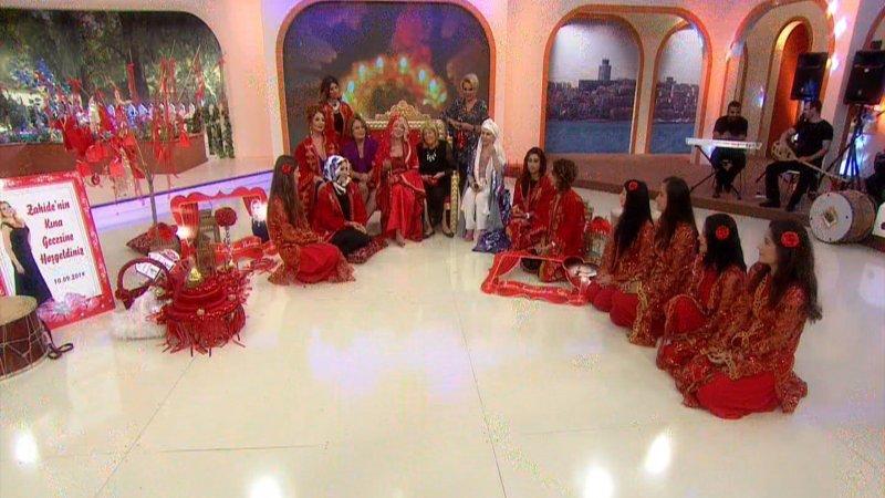 Zahide Yetiş canlı yayında kına gecesi yaptı