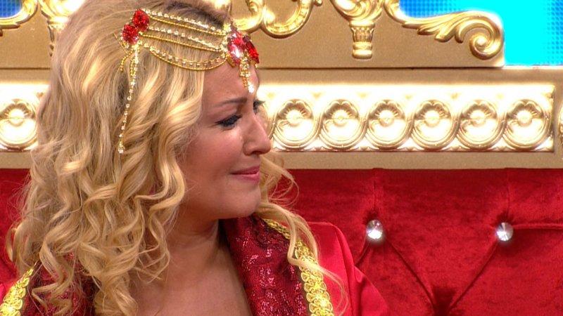 Zahide Yetiş canlı yayında kına gecesi yaptı