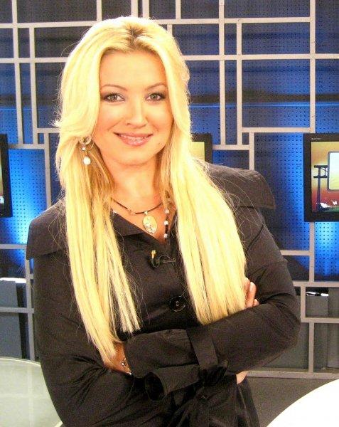 Zahide Yetiş canlı yayında kına gecesi yaptı