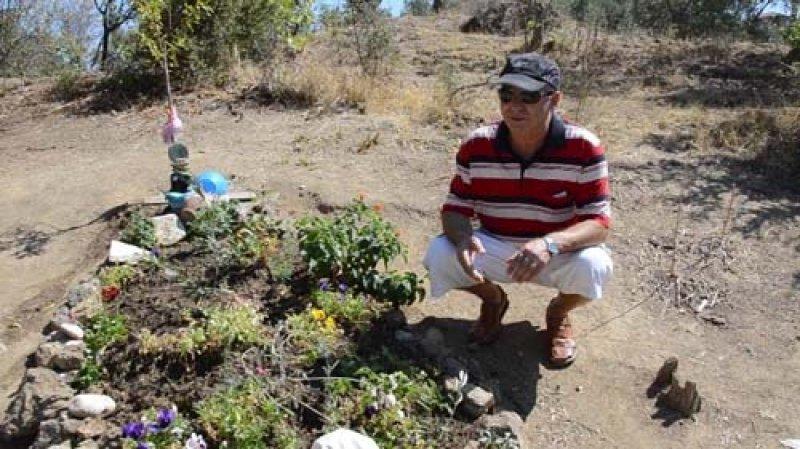 Tuncel Kurtiz'in mezarından şaşırtan görüntü