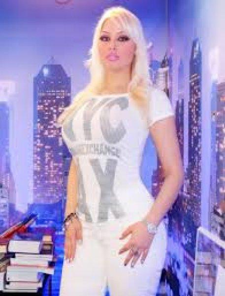 Kedicikler bikinili poz verdi 