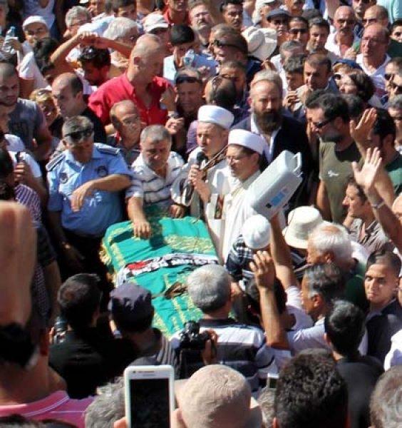 Tuncel Kurtiz'in mezarından şaşırtan görüntü