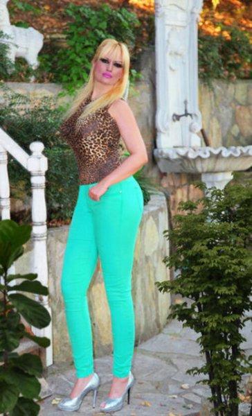 Kedicikler bikinili poz verdi 