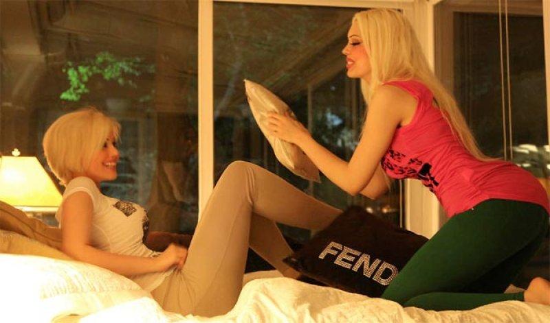 Kedicikler bikinili poz verdi 