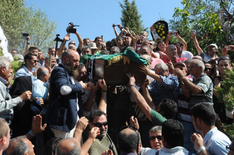 Tuncel Kurtiz'in mezarından şaşırtan görüntü