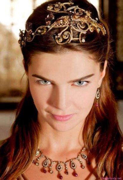 Hürrem Sultan'dan Pelin'e annelik öğütleri