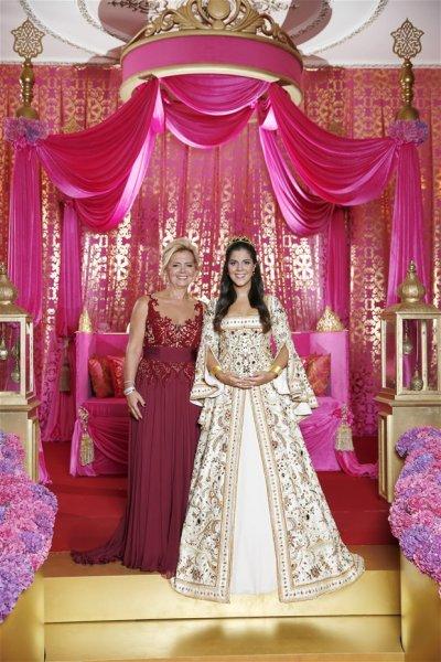 Saray düğünü gibi kına gecesi