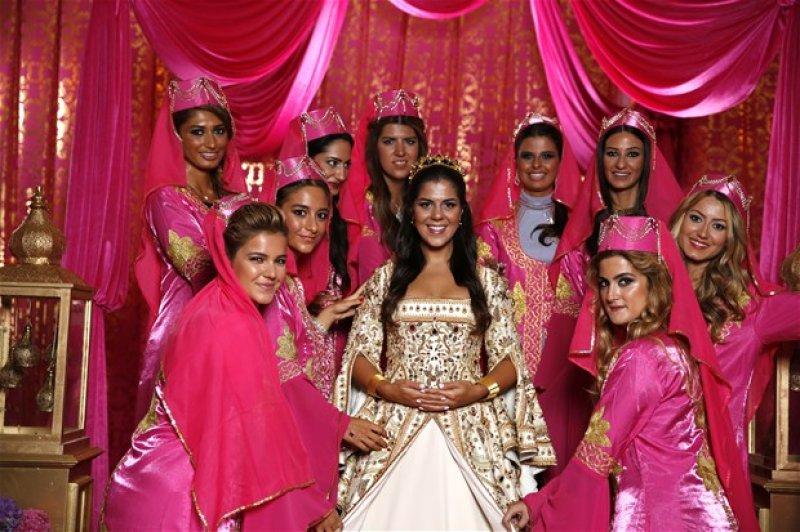 Saray düğünü gibi kına gecesi