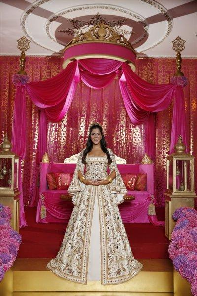 Saray düğünü gibi kına gecesi