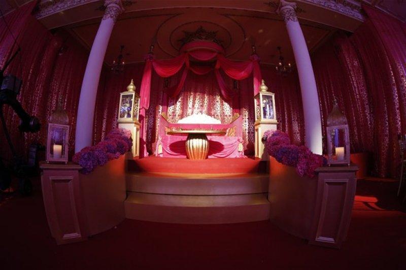 Saray düğünü gibi kına gecesi