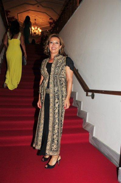 Saray düğünü gibi kına gecesi