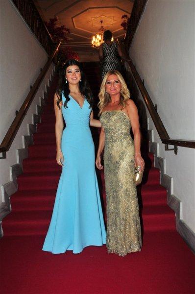 Saray düğünü gibi kına gecesi