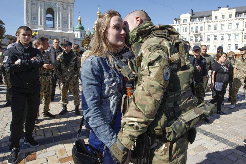 Gönüllü Azov taburu Doğu Ukrayna'dan döndü