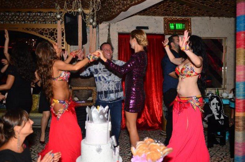 Ali Ağaoğlu Petek Ertüre'nin doğum gününe gitti