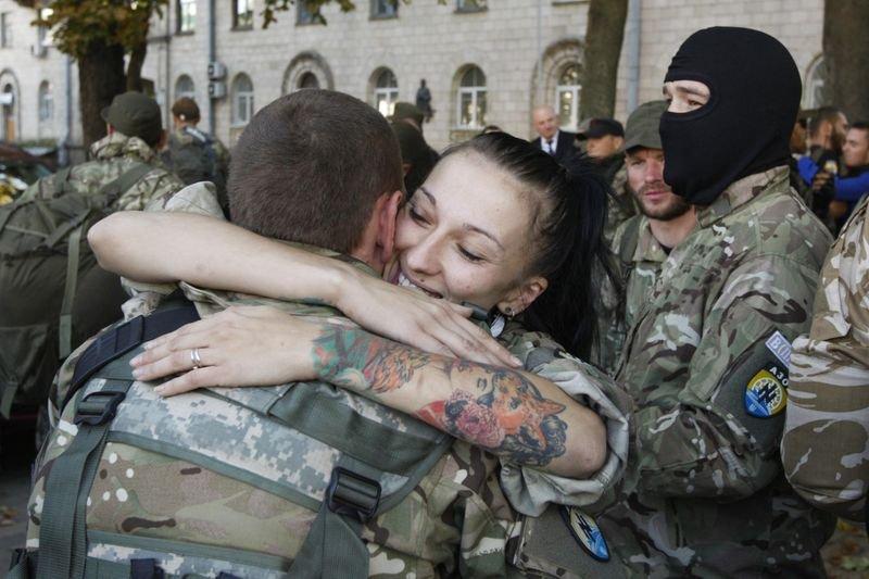 Gönüllü Azov taburu Doğu Ukrayna'dan döndü