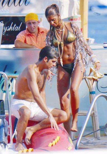 Süreyya Yalçın otomobiliyle çita gezdirdi